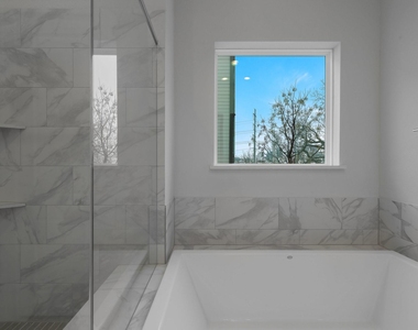 381 E Greenbriar Lane - Photo Thumbnail 21