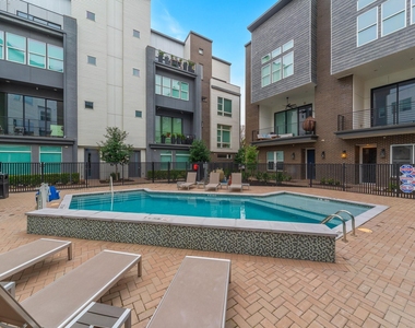 381 E Greenbriar Lane - Photo Thumbnail 1