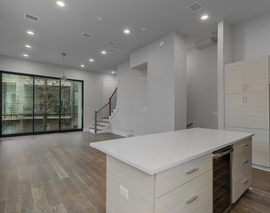 381 E Greenbriar Lane - Photo Thumbnail 12