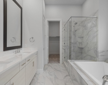 381 E Greenbriar Lane - Photo Thumbnail 20