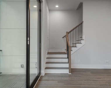 381 E Greenbriar Lane - Photo Thumbnail 13