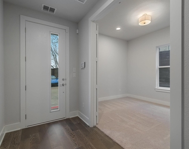 381 E Greenbriar Lane - Photo Thumbnail 2