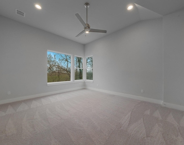 381 E Greenbriar Lane - Photo Thumbnail 17