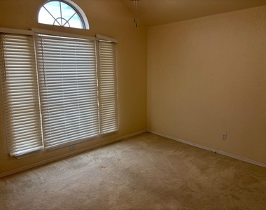 8109 Fox Chase Drive - Photo Thumbnail 6