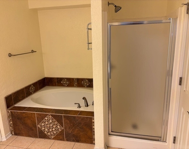 8109 Fox Chase Drive - Photo Thumbnail 12