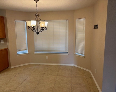 8109 Fox Chase Drive - Photo Thumbnail 4