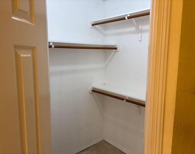 8109 Fox Chase Drive - Photo Thumbnail 10