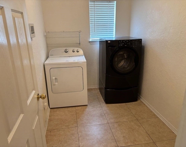8109 Fox Chase Drive - Photo Thumbnail 15