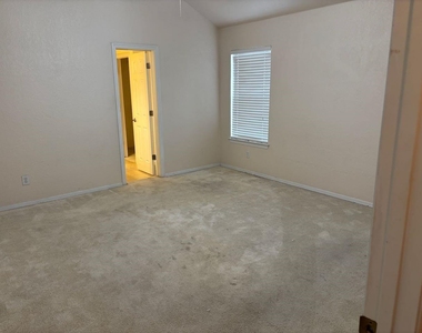 8109 Fox Chase Drive - Photo Thumbnail 14