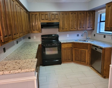 910 Boxwood Drive - Photo Thumbnail 1