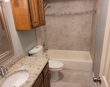 910 Boxwood Drive - Photo Thumbnail 3