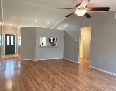 2101 Pueblo Drive - Photo Thumbnail 2