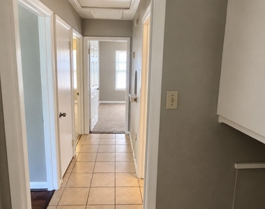 914 Harlandale Avenue - Photo Thumbnail 13