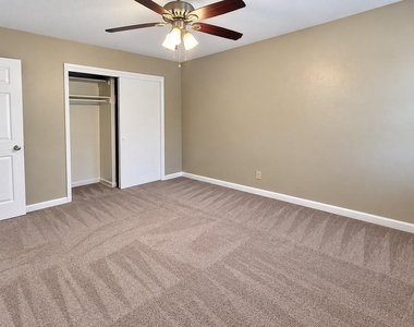 914 Harlandale Avenue - Photo Thumbnail 5