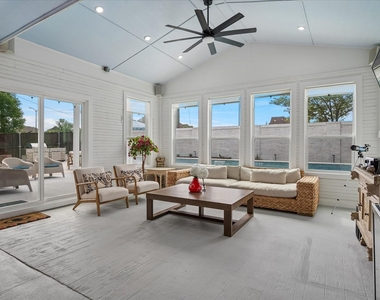 4576 Berry Ridge Lane - Photo Thumbnail 14