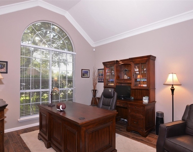 2412 Clearwood Lane - Photo Thumbnail 7