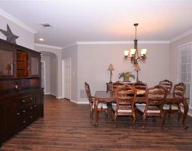 2412 Clearwood Lane - Photo Thumbnail 4