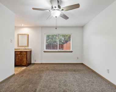 414 Bluegrass Lane - Photo Thumbnail 11