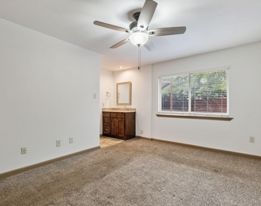 414 Bluegrass Lane - Photo Thumbnail 12