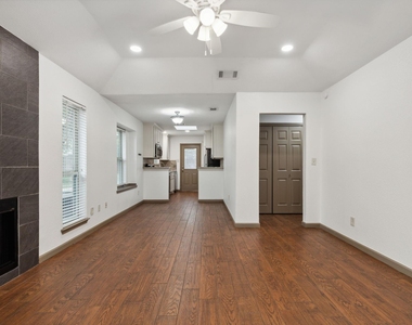 414 Bluegrass Lane - Photo Thumbnail 5