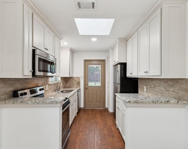 414 Bluegrass Lane - Photo Thumbnail 7