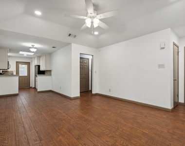 414 Bluegrass Lane - Photo Thumbnail 4
