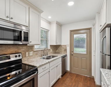 414 Bluegrass Lane - Photo Thumbnail 8