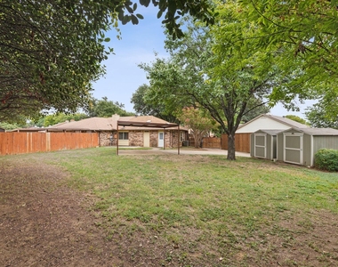 414 Bluegrass Lane - Photo Thumbnail 19