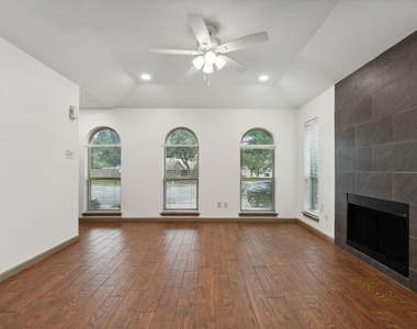 414 Bluegrass Lane - Photo Thumbnail 6