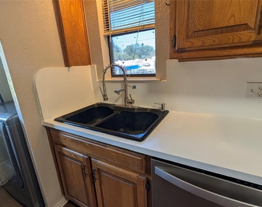 3409 Jewel Street - Photo Thumbnail 5
