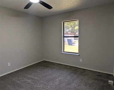 3409 Jewel Street - Photo Thumbnail 8