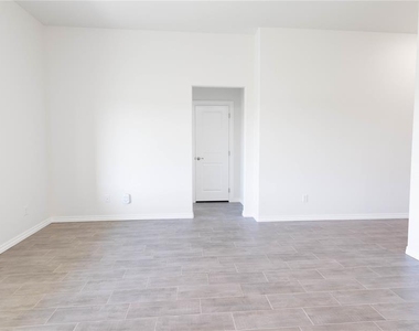12324 Sw 32nd Street - Photo Thumbnail 3