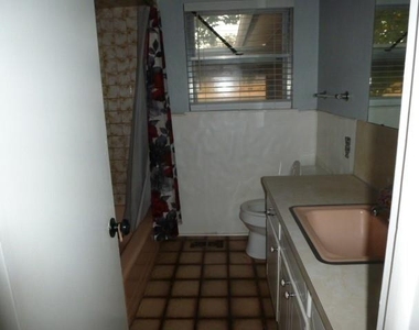 2421 Sandra Drive - Photo Thumbnail 6