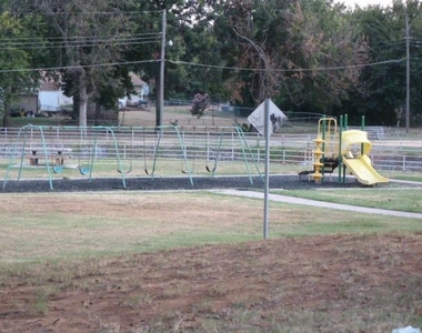2421 Sandra Drive - Photo Thumbnail 14