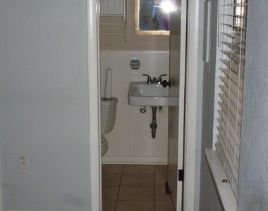 2421 Sandra Drive - Photo Thumbnail 9
