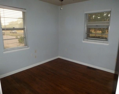 2421 Sandra Drive - Photo Thumbnail 8