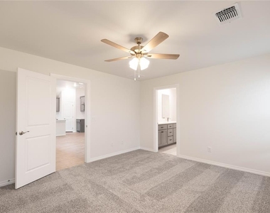 9228 Nw 86th Street - Photo Thumbnail 4
