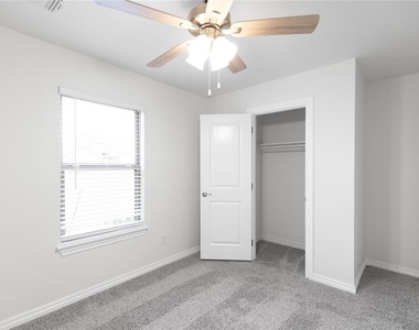 9228 Nw 86th Street - Photo Thumbnail 8