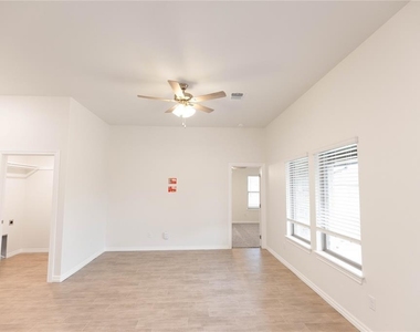 9228 Nw 86th Street - Photo Thumbnail 1
