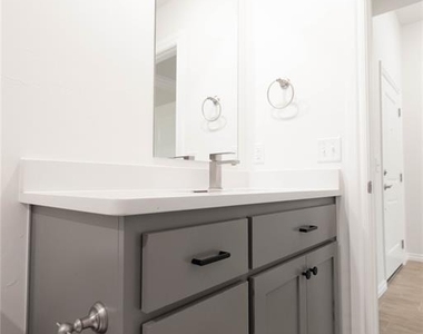 9228 Nw 86th Street - Photo Thumbnail 9