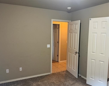 3804 Matthew Drive - Photo Thumbnail 16