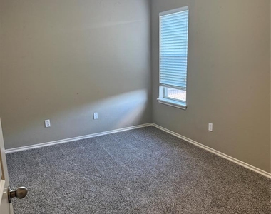 3804 Matthew Drive - Photo Thumbnail 15