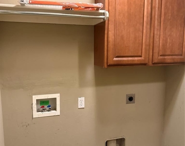3804 Matthew Drive - Photo Thumbnail 13