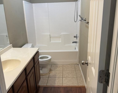 3804 Matthew Drive - Photo Thumbnail 10