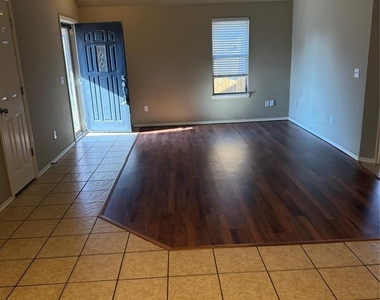 3804 Matthew Drive - Photo Thumbnail 6