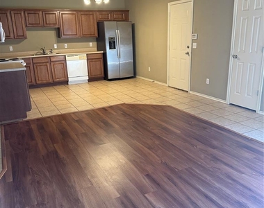 3804 Matthew Drive - Photo Thumbnail 3