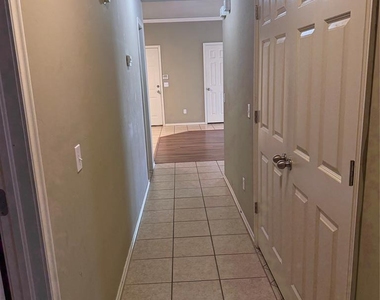 3804 Matthew Drive - Photo Thumbnail 11