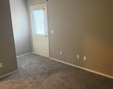 3804 Matthew Drive - Photo Thumbnail 21