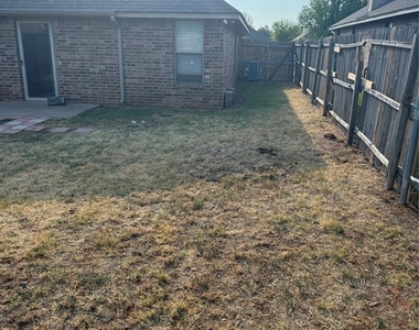 3804 Matthew Drive - Photo Thumbnail 29