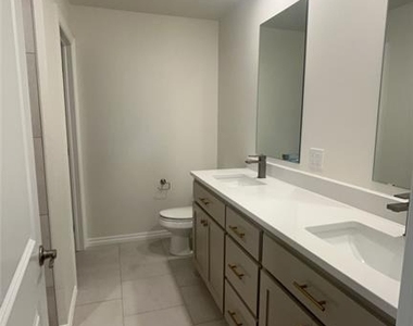 2216 Nw 170 Street - Photo Thumbnail 7
